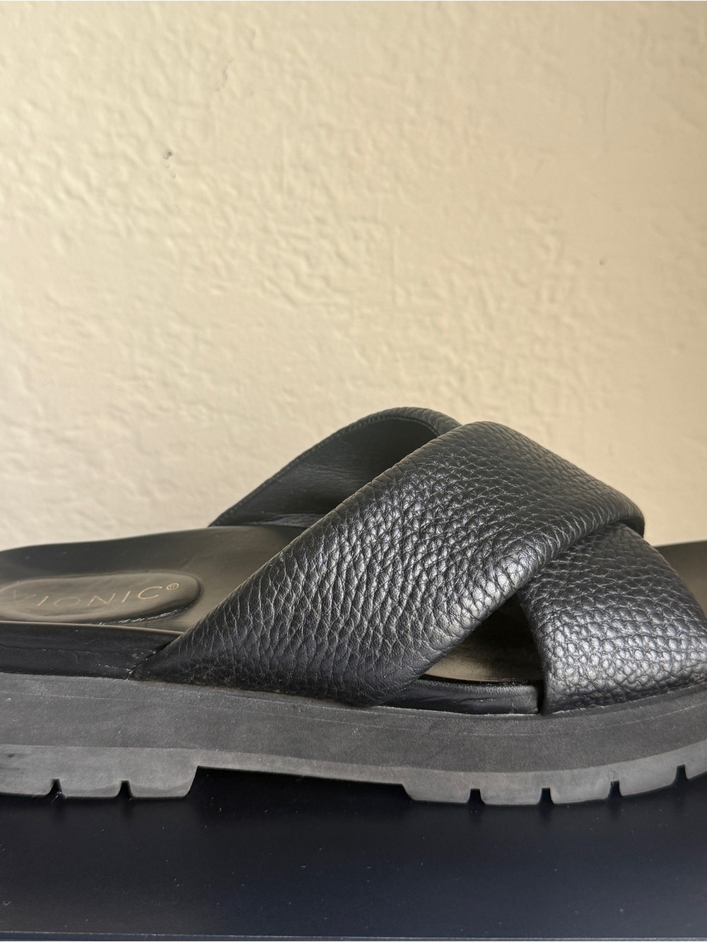 Vionic Vesta Leather Platform Slides - Size 9 - Picture 5 of 11